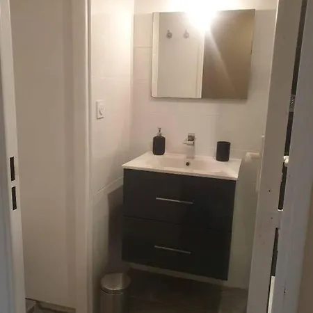 Hébergement de vacances Cute With Pool At *