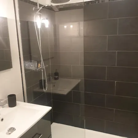 Hébergement de vacances Cute With Pool At *