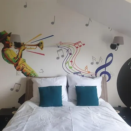 Prázdninový dům Cute With Pool At *