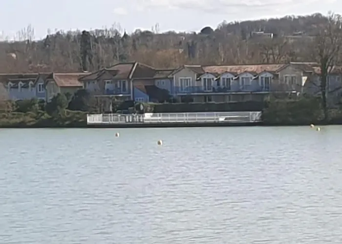 Cute With Pool At بيت للعطل *